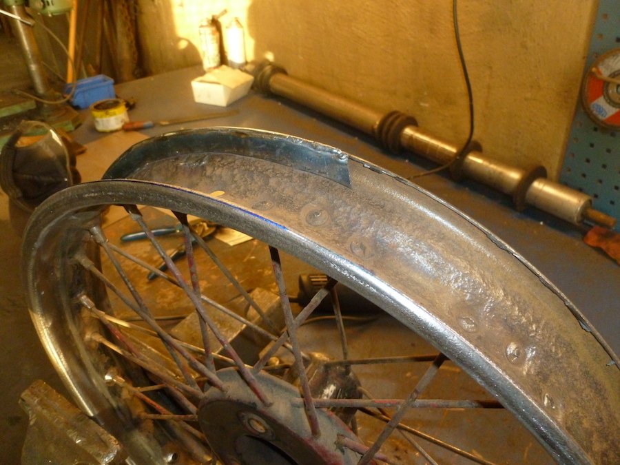 Ruste wheel rim being replaced